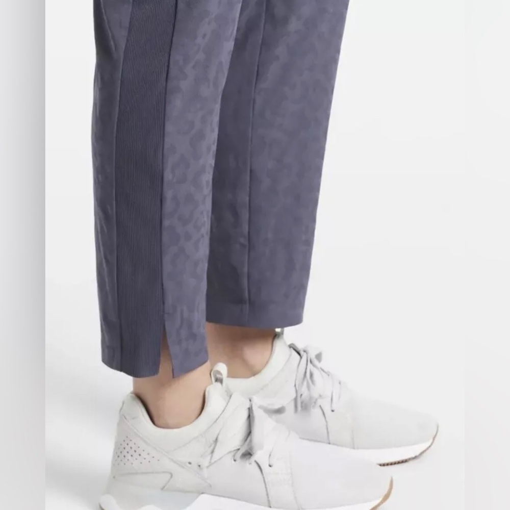 Athleta Brooklyn Textured Ankle Pant Leopard Medieval Violet Size 12 - Picture 5 of 16
